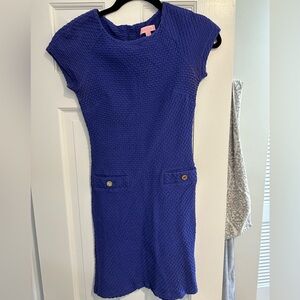 Lilly Pulitzer dress

Has some stretch to the material